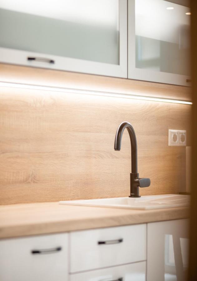 Jegmadar & Fekete Golya Apartmanok Mosonmagyaróvár エクステリア 写真