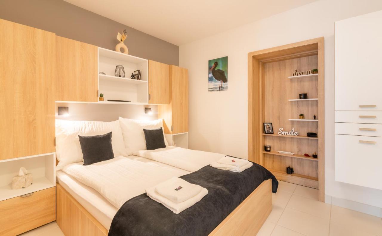 Jegmadar & Fekete Golya Apartmanok Mosonmagyaróvár エクステリア 写真