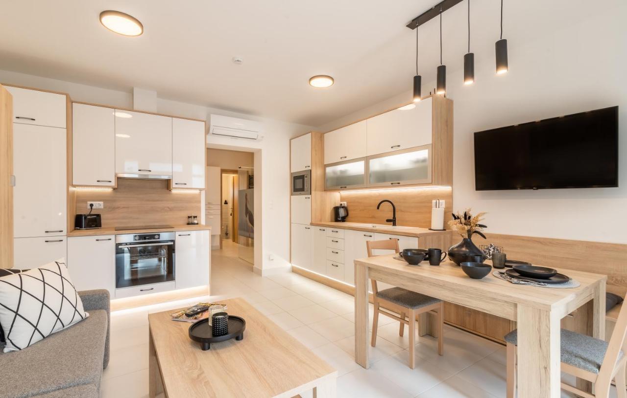 Jegmadar & Fekete Golya Apartmanok Mosonmagyaróvár エクステリア 写真