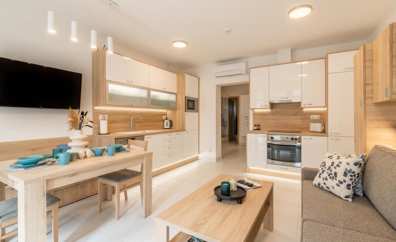 Jegmadar & Fekete Golya Apartmanok Mosonmagyaróvár エクステリア 写真