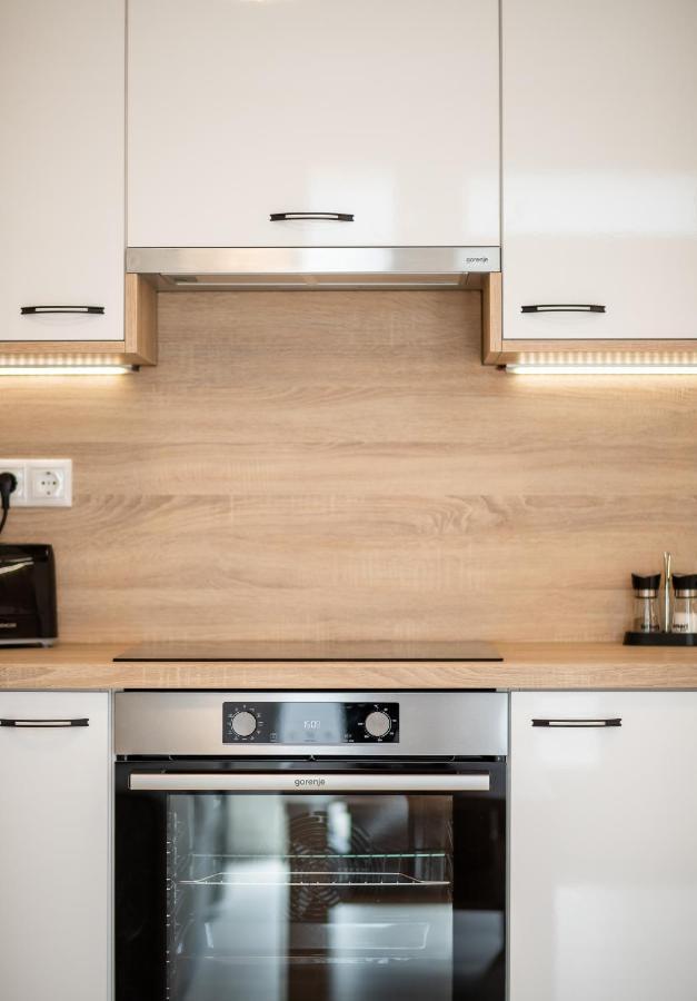 Jegmadar & Fekete Golya Apartmanok Mosonmagyaróvár エクステリア 写真