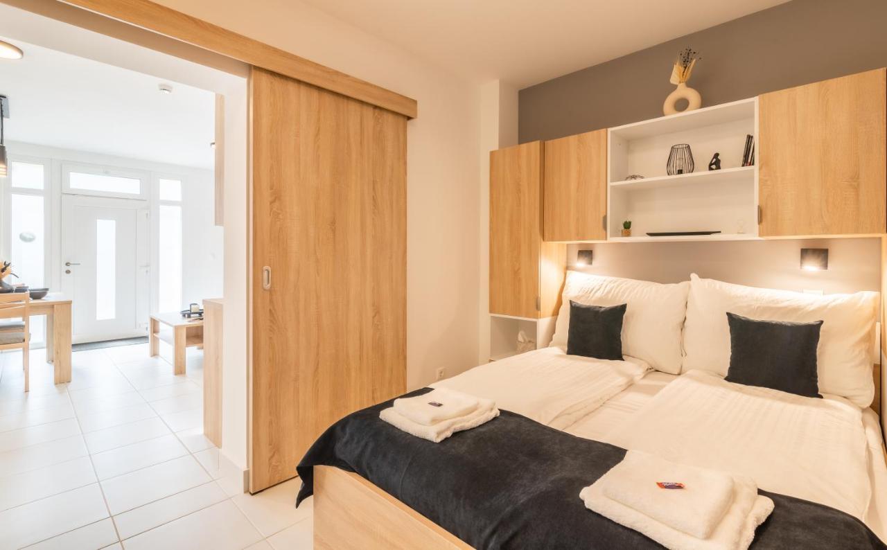 Jegmadar & Fekete Golya Apartmanok Mosonmagyaróvár エクステリア 写真